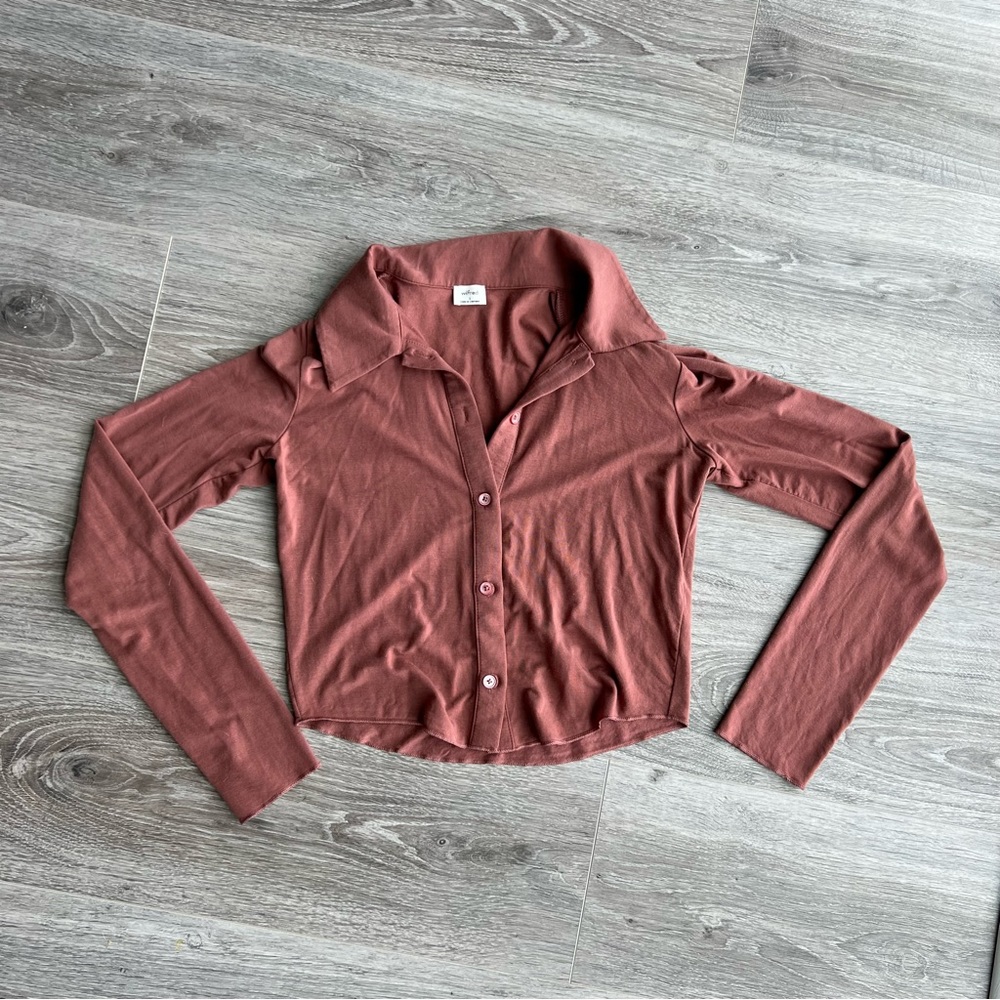 Wilfred pose shirt